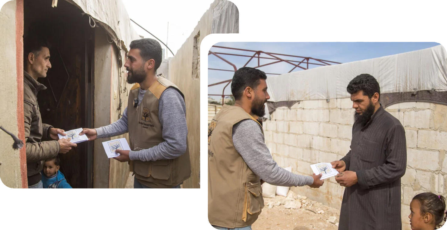 Uomo che distribuisce la zakat alle persone bisognose in un progetto di beneficenza.
